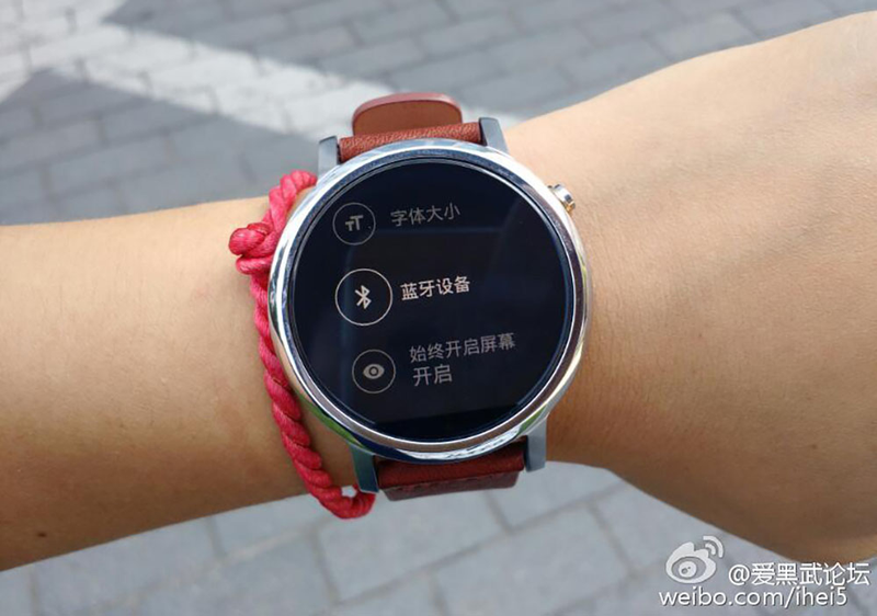 Illustration for article titled Leaked Photos Show the New Moto 360 May Come In Two Sizes, Like the Apple Watch